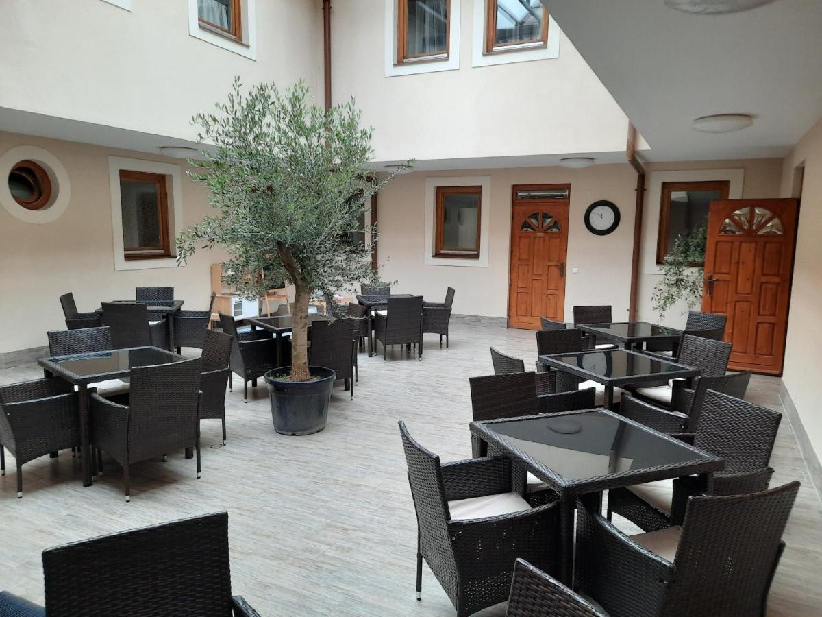 Vegvari Hotel Eger Kültér fotó