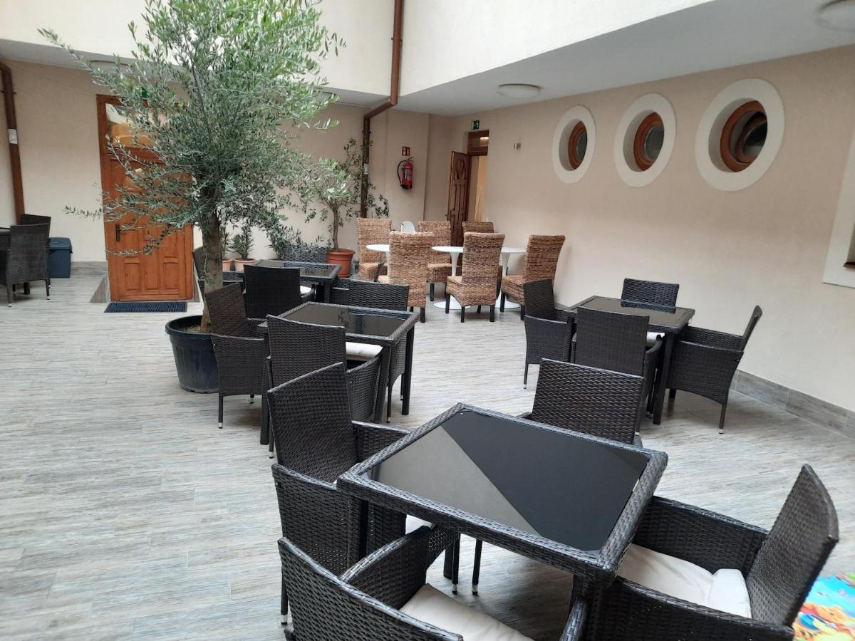 Vegvari Hotel Eger Kültér fotó